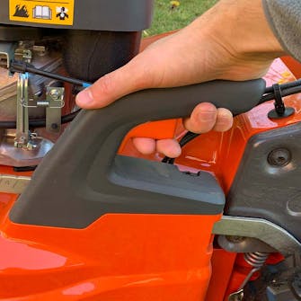 Gressklipper test: Klippehøyden justeres enkelt i seks trinn, fra 20 til 75 mm Gressklipper test: Klippehøyden justeres enkelt i seks trinn, fra 20 til 75 mm